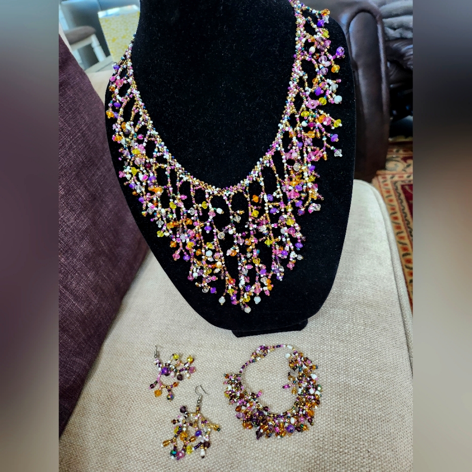 Necklace With Earrings And Bracelet Nwot 86$